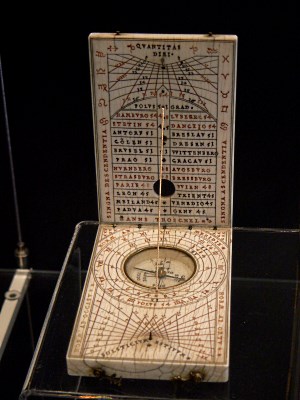 Diptych sundial in wood