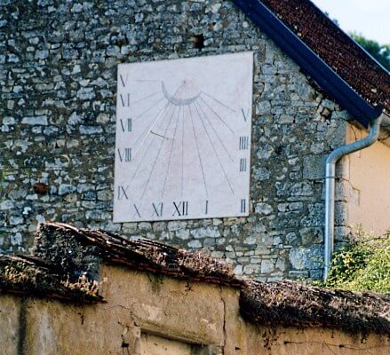 Cadran vertical déclinant de Ray-sur-Saône