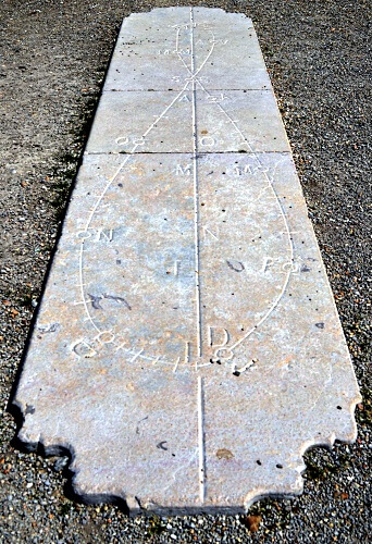 Date line with the analemma curve, in Brou analemmatic sundial