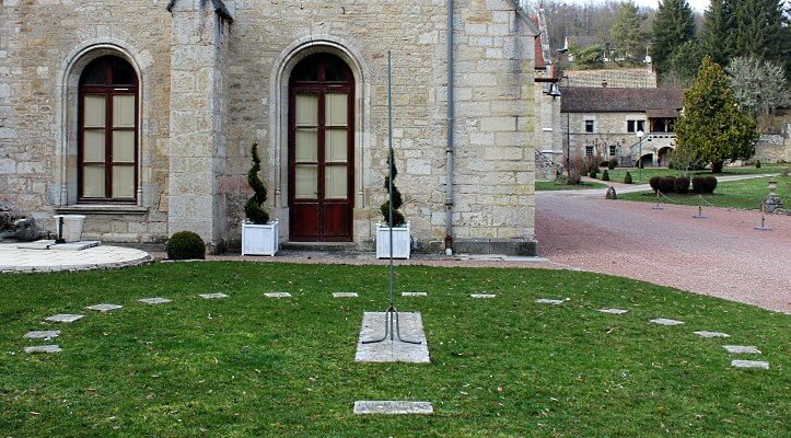 Analematic sundial in Bussiere-sur-Ouche (France)
